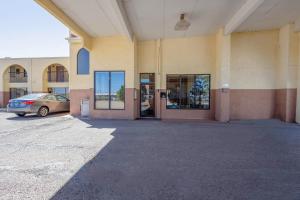 Φωτογραφία από το άλμπουμ του Royal Holiday Motel By Belvilla Gallup I-40 σε Gallup