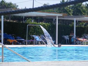 Bazén v ubytování Lintzi Hotel nebo v jeho okolí