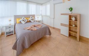 Cama o camas de una habitación en 4 Bedroom Lovely Home In Orihuela Costa
