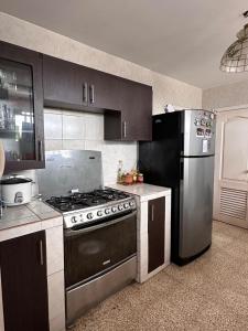 O bucătărie sau chicinetă la Apartament salinas frente al mar +3 fotografii
