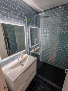 Et badeværelse på Versailles Tradition + 7 billeder