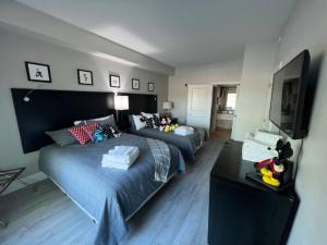 En eller flere senge i et værelse på Disney 1st Floorepicshuttle + 70 billeder