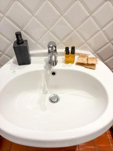 A bathroom at Vinegia N5 - Clemente & Settimo Apartments