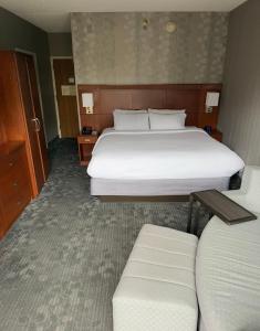 Posteľ alebo postele v izbe v ubytovaní Courtyard by Marriott Fishkill