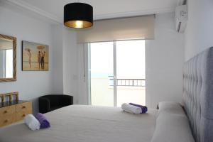 A bed or beds in a room at Apartamento Quesada