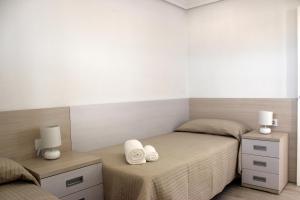 A bed or beds in a room at Apartamento Quesada