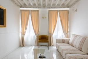 Posezení v ubytování Domus Nannini SPA - L' Arco di Matteotti