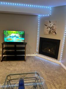 Gallery image of Cozy 2 Bdrm, Lounge w fpl, Kitchenette, TV, Wi-Fi in Windsor