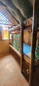 Palanda nebo palandy na pokoji v ubytování Hostal & Dormitorio Buena Onda