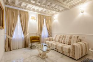 Posezení v ubytování Domus Nannini SPA - L' Arco di Matteotti