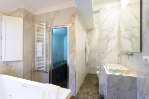 Koupelna v ubytování Domus Nannini SPA - L' Arco di Matteotti
