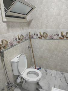 Koupelna v ubytování Fully furnished studio with all services and amenities close to the beach