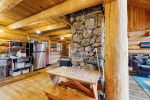 Köök või kööginurk majutusasutuses Eaglet Log Home