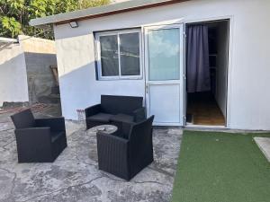 Posezení v ubytování Logement indépendant St leu dans les bas