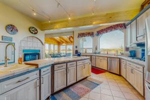 Η κουζίνα ή μικρή κουζίνα στο Riverfront House