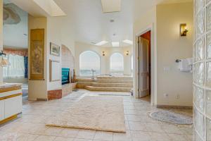 Ένα ή περισσότερα κρεβάτια σε δωμάτιο στο Riverfront House