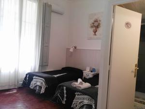Posteľ alebo postele v izbe v ubytovaní Hostal Dragonflybcn