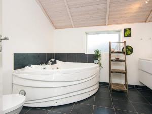 Koupelna v ubytování Luxury Lakeside Retreat - By Traum Ferienwohnungen