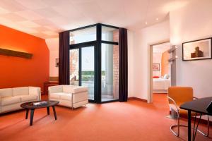 Coin salon dans l'établissement Four Points by Sheraton Catania Hotel