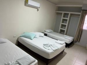 Postel nebo postele na pokoji v ubytování HOTEL BOSCONIA IMPERIAL + 2 fotografie