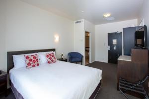 Distinction New Plymouth Hotel客房内的一张或多张床位
