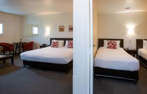 Distinction New Plymouth Hotel客房内的一张或多张床位