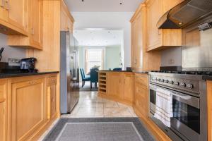 Kuchyň nebo kuchyňský kout v ubytování Townhouse Mansion By Buckingham Palace