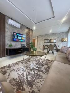 TV a/nebo společenská místnost v ubytování Sublime appart au centre d’oujda avec parking