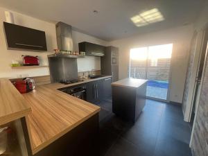 Dapur atau dapur kecil di Charmante maison près de la mer