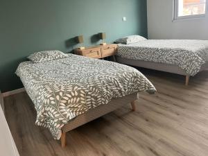 Katil atau katil-katil dalam bilik di Charmante maison près de la mer