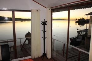 Θέα στο ποτάμι κοντά σε αυτό το καταφύγιο