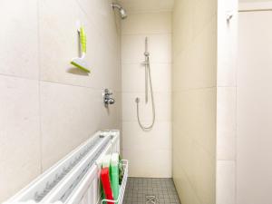 Koupelna v ubytování Holiday Home in Lanklaar near Forest Trails + 28 fotografií