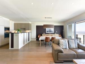 Η κουζίνα ή μικρή κουζίνα στο Modern apartment with stunning views