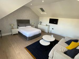 Postel nebo postele na pokoji v ubytování Welcome rooms 55b- Self Check-In whole apartment FULLY REFURBISHED