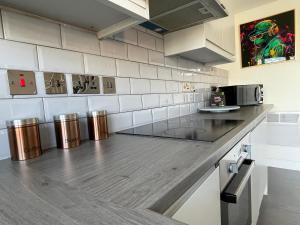 Kuchyň nebo kuchyňský kout v ubytování Welcome rooms 55b- Self Check-In whole apartment FULLY REFURBISHED