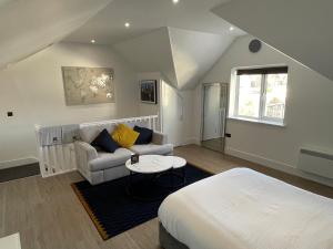 Postel nebo postele na pokoji v ubytování Welcome rooms 55b- Self Check-In whole apartment FULLY REFURBISHED
