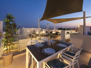 Balkoni atau teres di Apartment overlooking Benagil Beach with pool