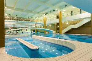 Bazén v ubytování Hotel VZ Bedřichov nebo v jeho okolí