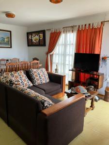 Posezení v ubytování Acogedora casa en Caleta Chañaral de Aceituno