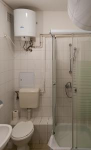 Broadway City Guesthouse的一间浴室