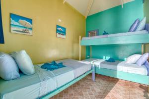 Postel nebo postele na pokoji v ubytování Cosmic Crab Resort