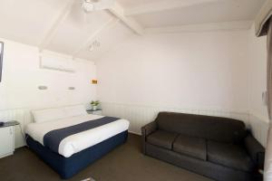Letto o letti in una camera di BIG4 Riverside Swan Hill