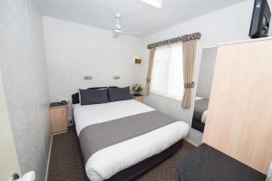 Letto o letti in una camera di BIG4 Riverside Swan Hill