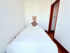 Letto o letti in una camera di Shanghai downtown Tyms B&B Near Hongqiao Metro and Jiaotong University High view 3bedroom&2bathroom