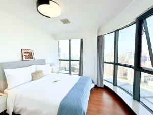 Letto o letti in una camera di Shanghai downtown Tyms B&B Near Hongqiao Metro and Jiaotong University High view 3bedroom&2bathroom