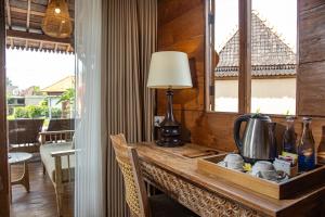 Oprema za pripravo čaja oz. kave v nastanitvi DITUJU Ubud by Pramana Villas