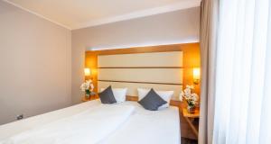 Postel nebo postele na pokoji v ubytování PLAZA INN Braunschweig City Süd