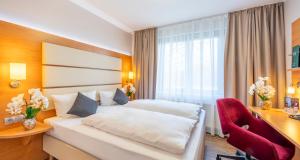 Postel nebo postele na pokoji v ubytování PLAZA INN Braunschweig City Süd