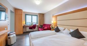 Postel nebo postele na pokoji v ubytování PLAZA INN Braunschweig City Süd