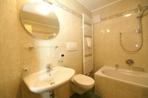 Koupelna v ubytování Appartamenti Residence Pars